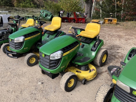 JOHN DEERE D110 RIDING LAWN TRACTOR