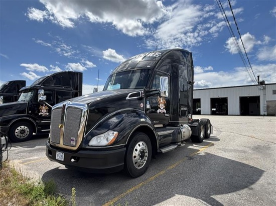 2017 KENWORTH T680 52" SLEEPER TRACTOR, TK517ME, MILES: 705,104, VIN: 1XKYDP9X2HJ155370