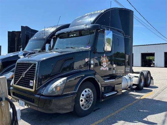 2017 VOLVO SLEEPER TRACTOR, TK532ME, MILES: 724,269, VIN: 4V4NC9EH3HN982092