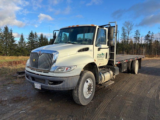 2015 INTERNATIONAL 4300 S/A FLATBED TRUCK, 334,585 MILES, VIN: 3HAMMMMN5FL741156