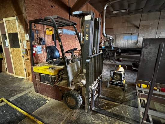 NISSAN MODEL 30M01L150 ELECTRIC 3,000LB. FORKLIFT W/ MAC-PATRIOT-HF BATTERY CHARGER, 7,640 HOURS