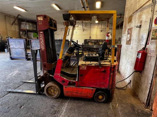 2016 NISSAN 30-TN01 ELECTRIC FORKLIFT, 3,000LB., W/ EXIDE BATTERY CHARGER & NEW BATTERY, 2,489 HOURS