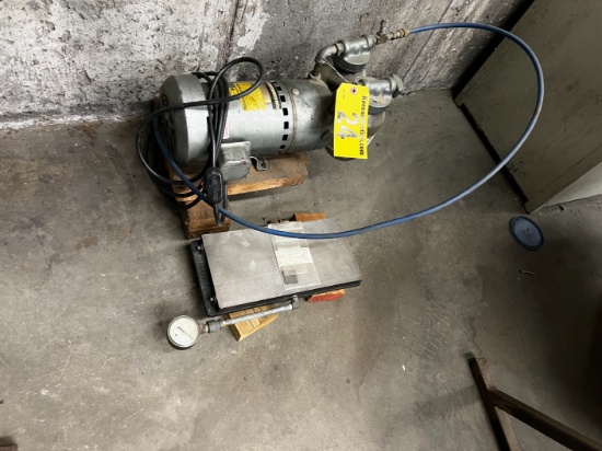 LOT: 12" X 6" VACUUM CHUCK & GAST 1/4HP VACUUM PUMP