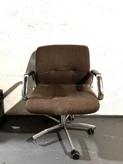 STEELCASE UPHOLSTERED SWIVEL OFFICE CHAIR