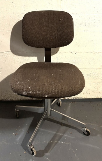 STEELCASE UPHOLSTERED SWIVEL OFFICE CHAIR