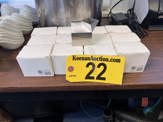 BID PRICE X 12 - (12) AMERICAN METALCRAFT 3OZ. "FUNK" CREAMERS