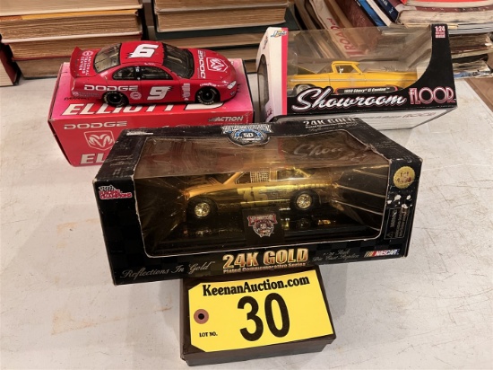 BID PRICE X 3 - (3) VINTAGE 1:24 SCALE DIECAST CARS