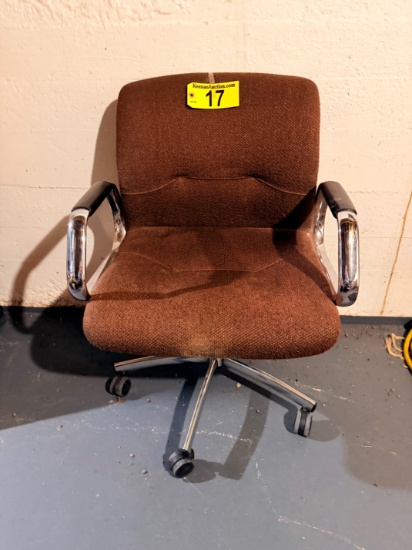 STEELCASE UPHOLSTERED SWIVEL OFFICE CHAIR