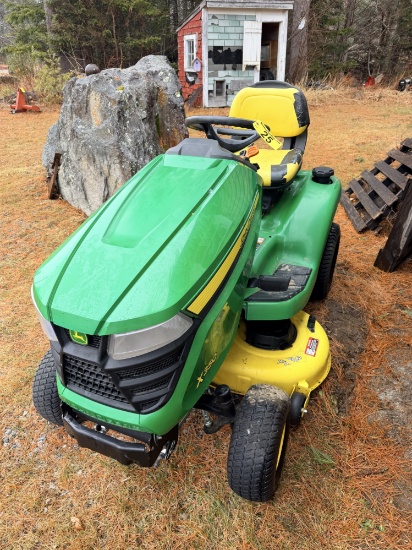 JOHN DEERE X350 RIDING LAWN TRACTOR, 42" MOWER DECK