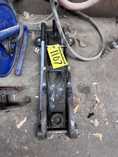 Husky 1/2-Ton Low Profile Hydraulic Floor Jack