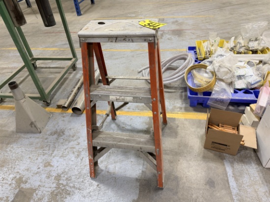 36" FIBERGLASS STEP LADDER