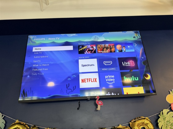 PHILIPS 60" ROKU SMART TV W/ WALL MOUNT & REMOTE