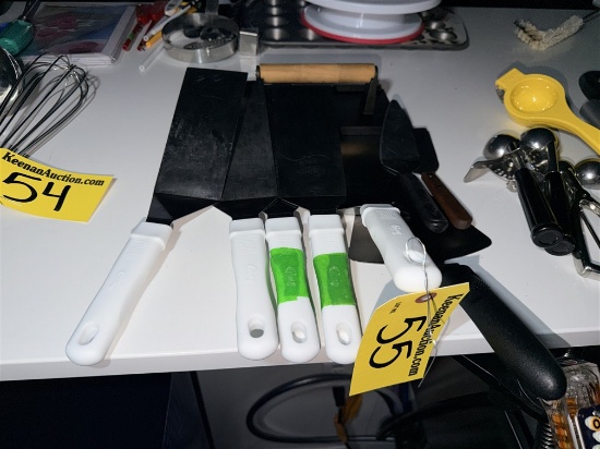 Lot: 8-Spatulas, Patty Press
