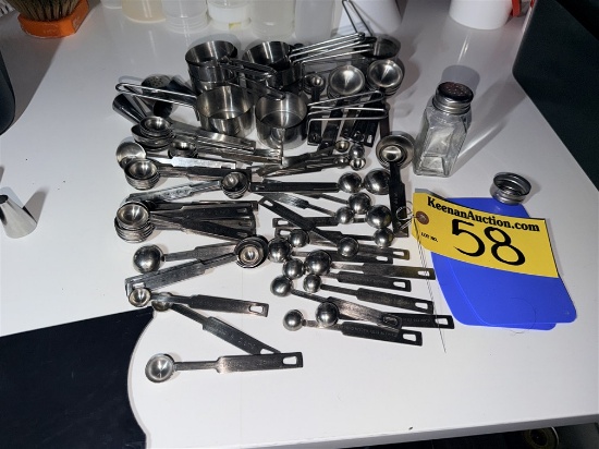 LOT OF ASSORTED MEASURING SPOONS