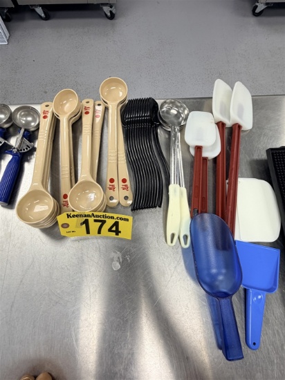 Lot Of Assorted Kitchen Utensils: