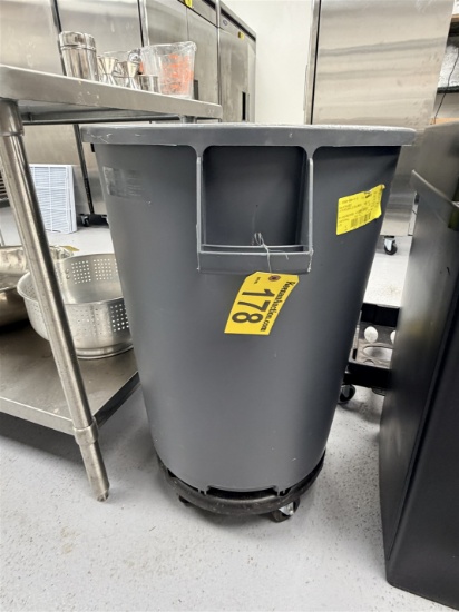 BRONCO 32-GAL. WASTE BIN W/ DOLLY