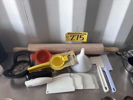 Lot Of Assorted Kitchen Utensils: