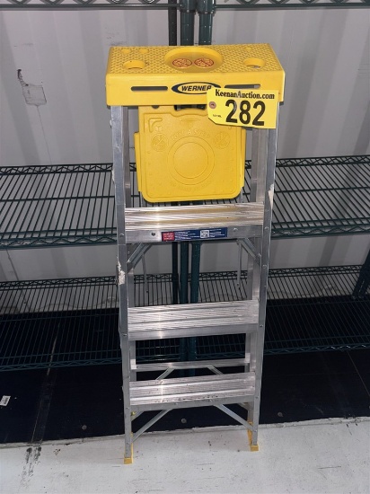 WERNER 4' ALUMINUM STEP LADDER