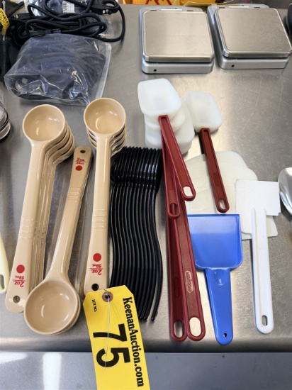 LOT OF ASSORTED PLASTIC SPOONS & LADLES, RUBBER SPATULAS