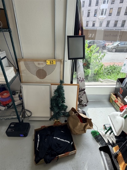 LOT OF ASSORTED DISPLAYS & DÉCOR: