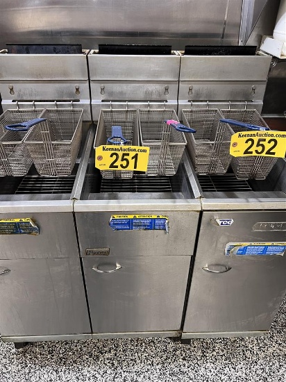 PITCO MODEL 40D NATURAL GAS DEEP FAT FRYER, 40LB., 115,000 BTU, W/ 2-FRY BASKETS