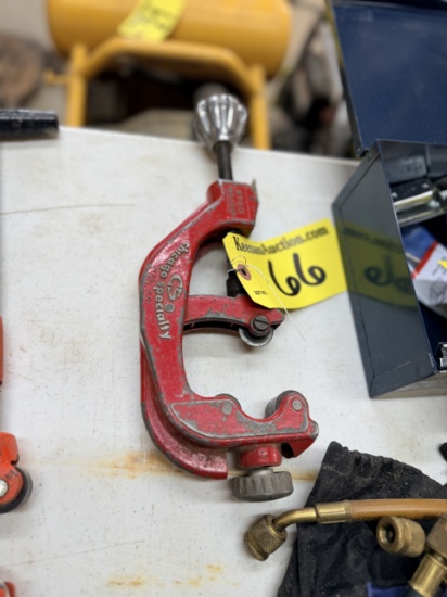 CHICAGO SPECIALTY 1" - 3 1/8" PIPE CUTTER