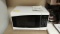 MAGIC CHEF WHITE COUNTER TOP MICROWAVE OVEN