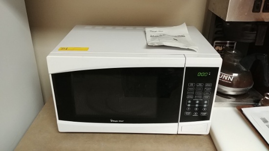 MAGIC CHEF WHITE COUNTER TOP MICROWAVE OVEN