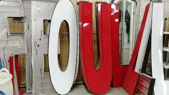 8 LARGE SIGN LETTERS