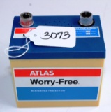 VINTAGE ATLAS WORRY-FREE BATTERY RADIO - WORKS