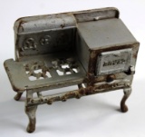 VINTAGE CAST IRON ROYAL STOVE TOY / SALESMAN'S SAMPLE