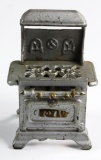 VINTAGE ROYAL CAST IRON TOY / DOLLHOUSE STOVE