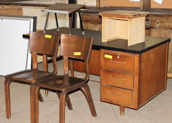 WOOD DESK, 2 WOOD CHAIRS AND 2 PODIUM PEDESTALS