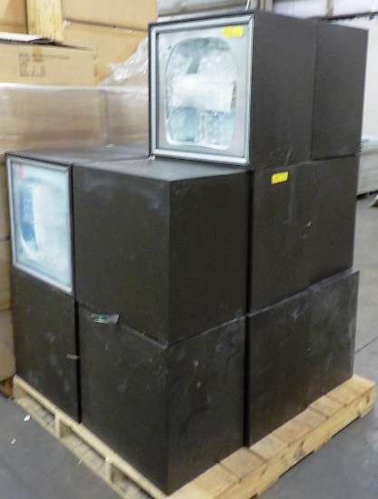 PALLET OF 14 NEW HUBBELL COMMERCIAL OUTDOOR LIGHTS