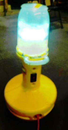 WOBBLELIGHT 175WATT 1.6 AMP METAL HALIDE WORK LIGHT - APPROX. 36" TALL