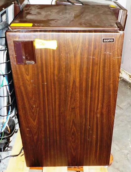 SANYO COMPACT REFRIGERATOR