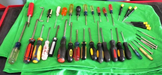 LOT OF 40 SCREWDRIVERS AND PRECISION SCREWDRIVERS