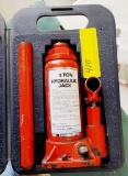 4 TON HYDRAULIC JACK IN THE CASE