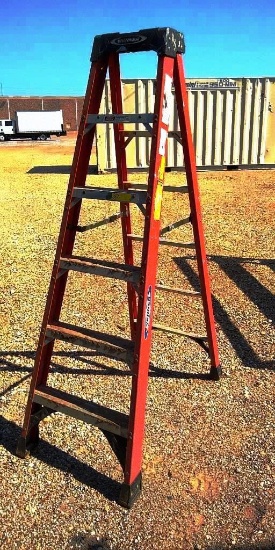 WERNER 6FT ORANGE FIBERGLASS LADDER