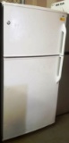 USED WHITE GE REFRIGERATOR - CUSTOMER RETURN