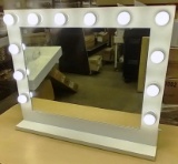 1 LIGHTED MAKEUP MIRROR WHITE