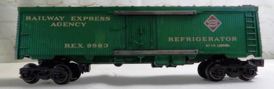 LOOKS NEW, IN THE BOX: LIONEL RAILWAY EXPRESS AGENCY REFRIGERATOR CAR