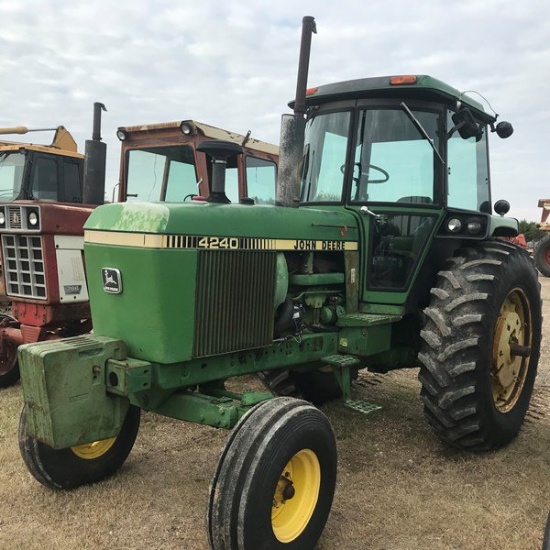 John Deere 4240 2wd Tractor, Cab & Air Fr. Weights