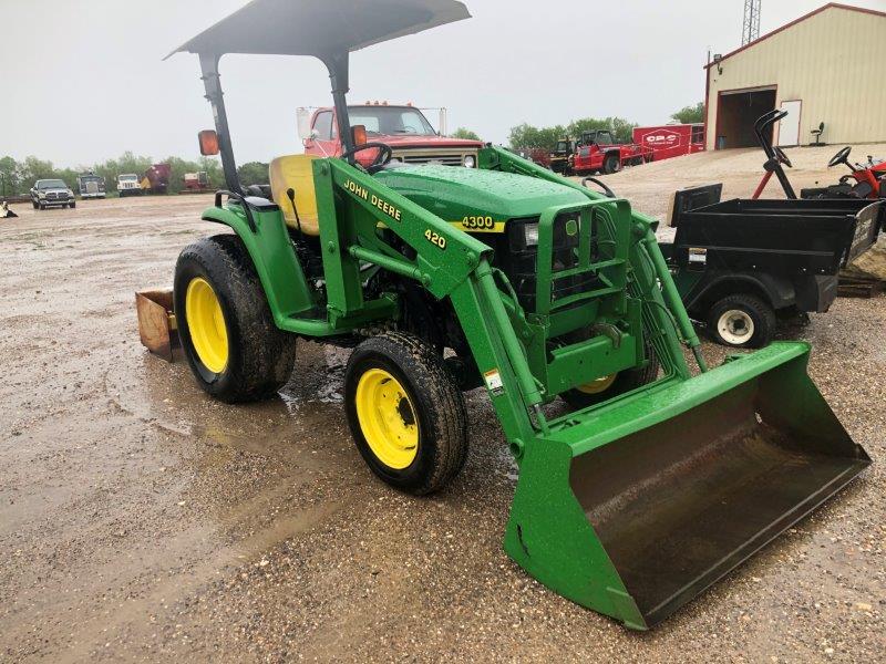 John Deere 420 Loader