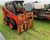 Thomas S Seires 133 Skidsteer w/Pallet Forks