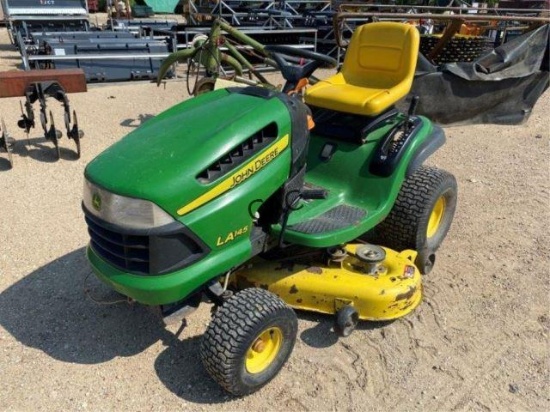 John Deere LA 145 Riding Mower