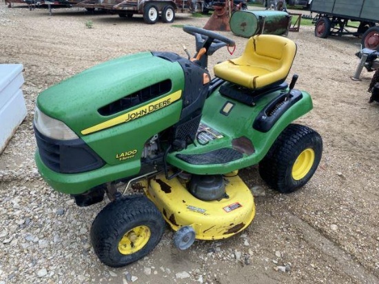 John Deere LA100 5 speed Riding Mower