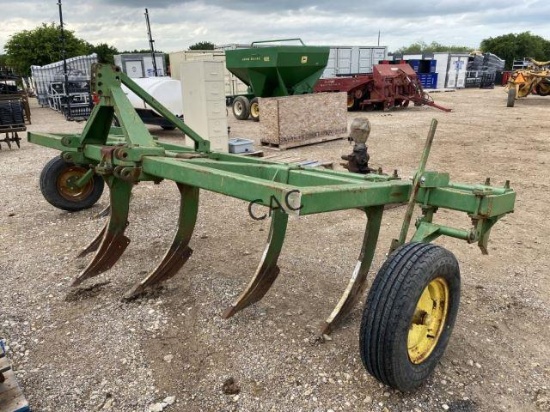 John Deere 7-shank 3pt V-Ripper