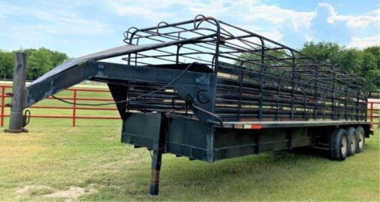 28' Gooseneck  Livestock Trailer