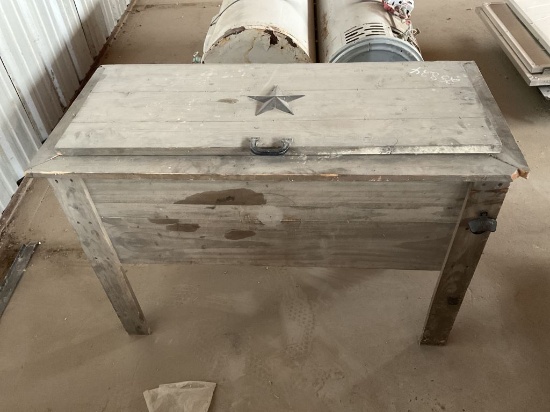 Wooden Texas Star Cooler (Damage on Corner)